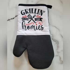 GRILLIN' WITH THE homies Oven Mitt